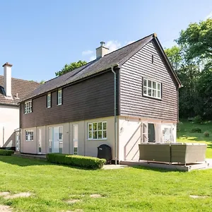  Holiday home Osbornes House Near With Swimming Pool