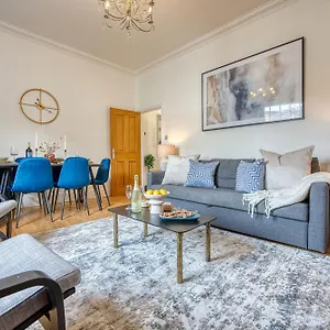 2 Bed Stunning Chic Modern Spacious Apt, Ocean Village, - Plenty Of Parking - By Blue Puffin , Southampton United Kingdom